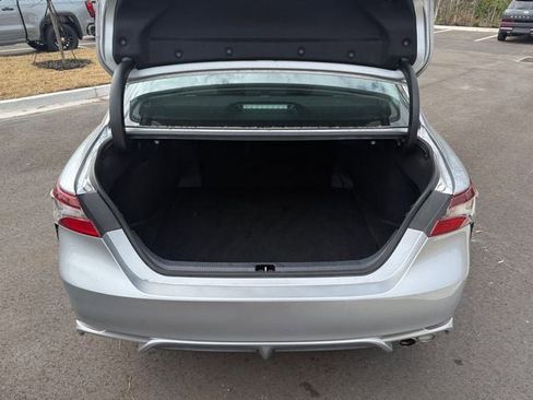 Used 2023 Toyota Camry SE image 8