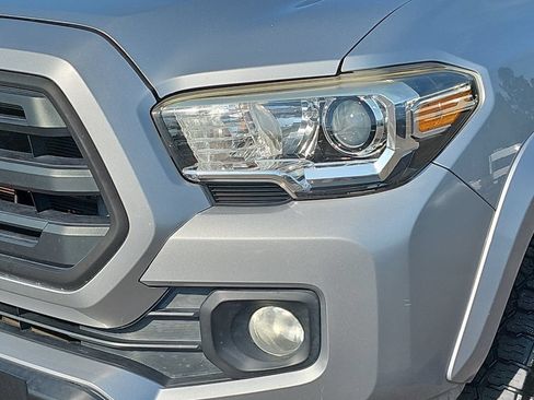 Used 2016 Toyota Tacoma SR5 w/ SR5 Appearance Package (SN) RWD image 30