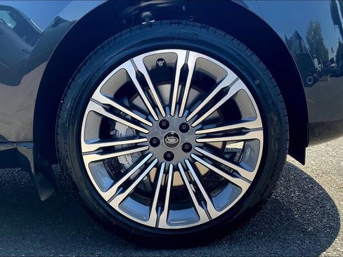 New 2025 Land Rover Range Rover SE image 13