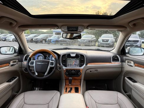 Used 2014 Chrysler 300 C RWD image 33
