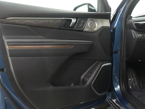 Used 2025 Buick Enclave Avenir w/ Super Cruise Package image 21