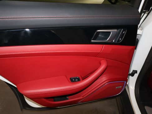 Used 2022 Porsche Panamera image 22