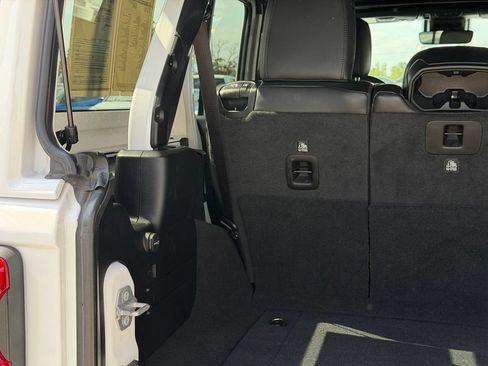Used 2022 Jeep Wrangler Unlimited Sahara AWD/4WD image 32