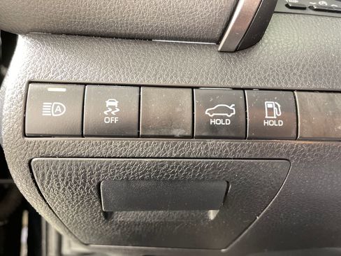 Used 2020 Toyota Camry LE FWD image 13