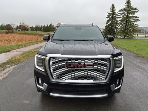 Used 2024 GMC Yukon Denali image 3