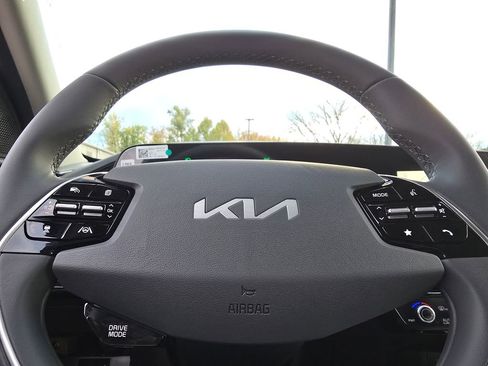 New 2025 Kia Niro EX image 26