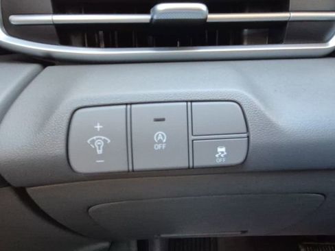 Used 2025 Hyundai Elantra SE FWD image 28