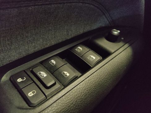 Used 2022 Jeep Compass Latitude FWD image 27