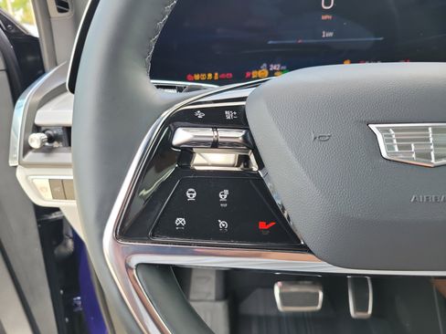 New 2026 Cadillac Vistiq Luxury w/ LPO, Floor Liner Package AWD/4WD image 30