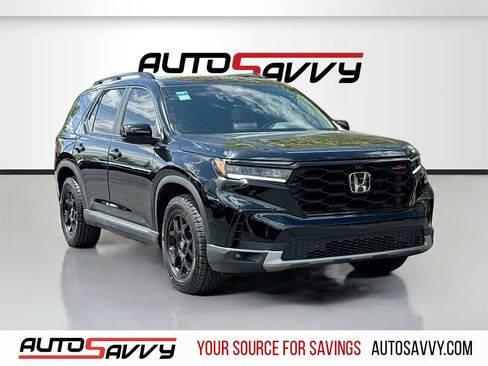 Used 2024 Honda Pilot TrailSport image 1