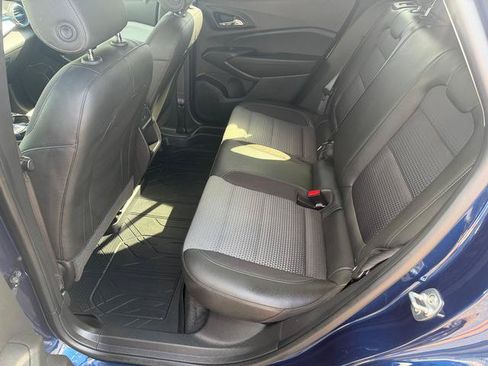 Used 2024 Chevrolet Trax LT w/ LT Convenience Package FWD image 5