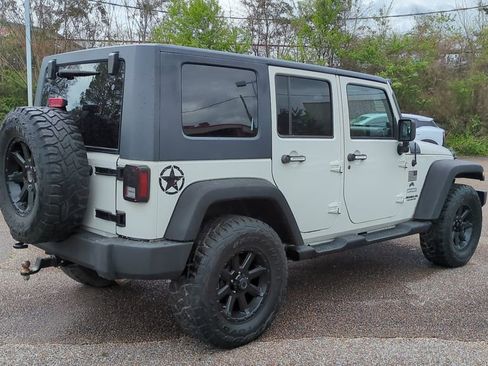 Used 2010 Jeep Wrangler Unlimited Sport image 5