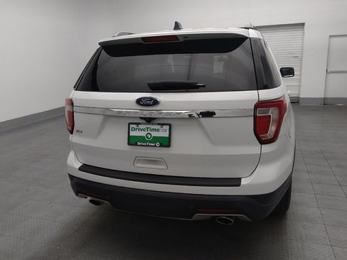 Used 2018 Ford Explorer XLT image 7