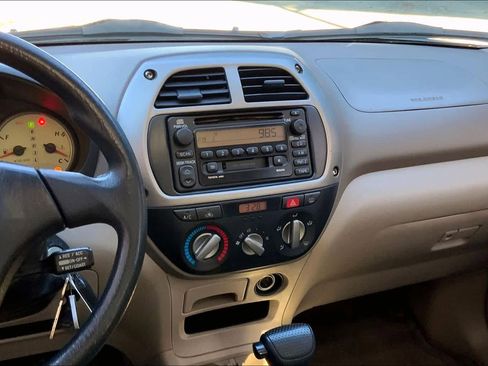 Used 2002 Toyota RAV4 4WD image 6