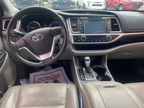 Used 2015 Toyota Highlander Limited AWD/4WD image 10