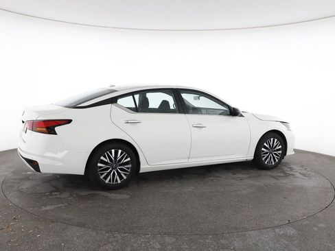 Used 2025 Nissan Altima 2.5 SV image 13