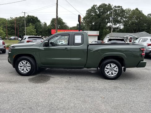 Used 2022 Nissan Frontier SV w/ Technology Package RWD image 2
