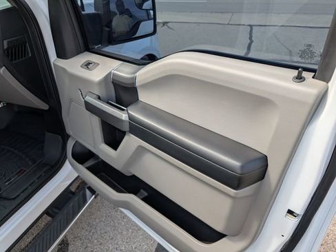 Used 2018 Ford F150 XLT w/ Equipment Group 302A Luxury AWD/4WD image 4