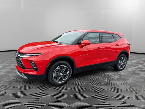 Used 2025 Chevrolet Blazer LT image 3