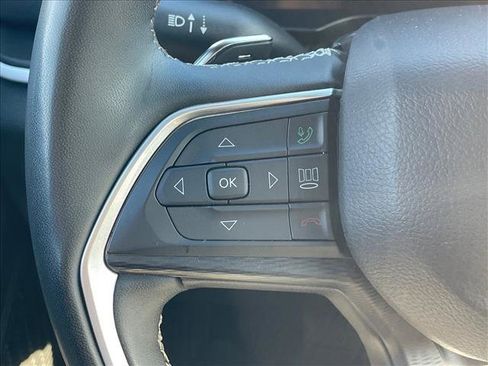 Used 2023 Jeep Grand Cherokee L Laredo image 18