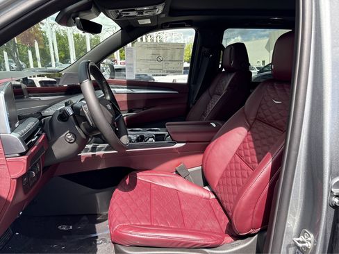 New 2026 Cadillac Escalade Luxury image 9