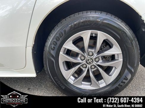 Used 2021 Toyota Sienna XLE FWD image 34