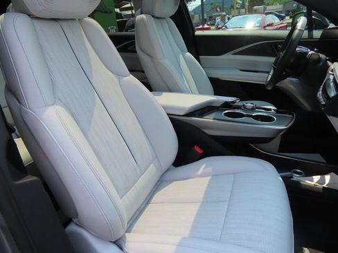 Used 2025 Cadillac Lyriq Luxury AWD/4WD image 46