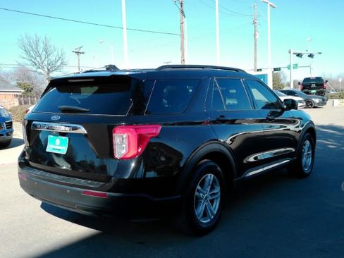 Used 2024 Ford Explorer XLT image 6