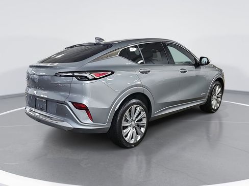 Certified 2024 Buick Envista Avenir image 3