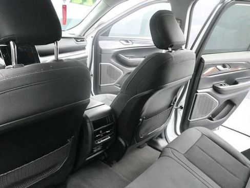 Used 2022 Jeep Grand Cherokee Laredo AWD/4WD image 22