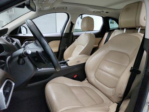 Used 2017 Jaguar F-PACE Prestige image 14