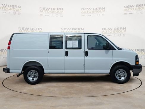 Used 2025 Chevrolet Express 2500 w/ Driver Convenience Package RWD image 6