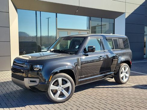 Used 2025 Land Rover Defender 110 X-Dynamic SE AWD/4WD image 1