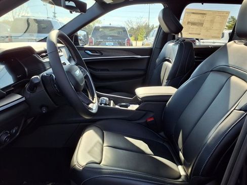 New 2025 Jeep Grand Cherokee Limited w/ Luxury Tech Group II image 13