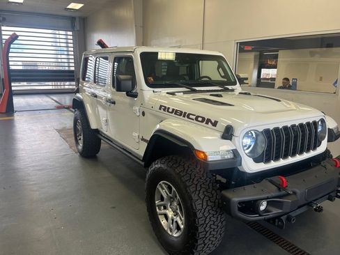 Used 2025 Jeep Wrangler Unlimited Rubicon AWD/4WD image 1