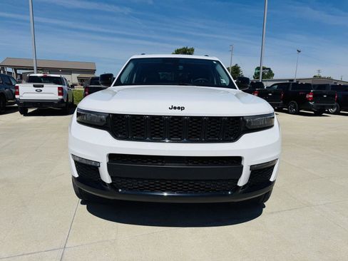 Used 2023 Jeep Grand Cherokee L Limited w/ Black Appearance Package AWD/4WD image 37