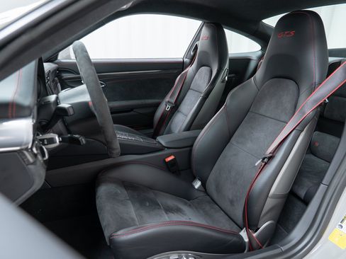 Certified 2016 Porsche 911 Carrera GTS RWD image 21