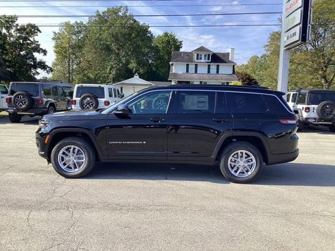 New 2025 Jeep Grand Cherokee L Laredo w/ Luxury Tech Group I AWD/4WD image 4