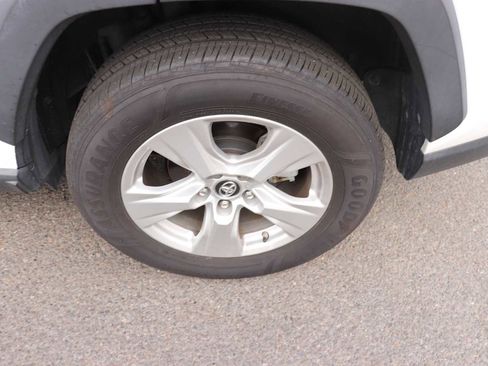 Used 2019 Toyota RAV4 XLE FWD image 9