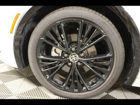 Used 2025 Toyota Prius AWD image 30