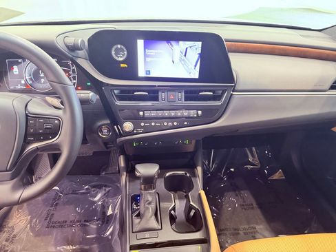 Certified 2024 Lexus ES 350 w/ Premium Package FWD image 24
