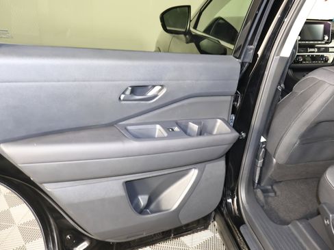 Used 2025 Nissan Pathfinder SV image 47