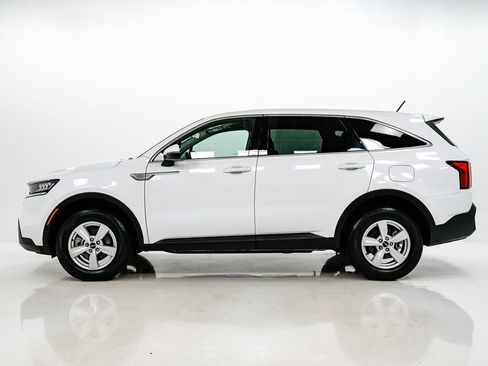 Used 2023 Kia Sorento LX image 27