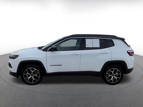 Used 2025 Jeep Compass Limited AWD/4WD image 9