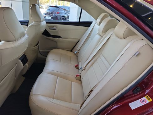 Used 2017 Toyota Camry XLE image 28