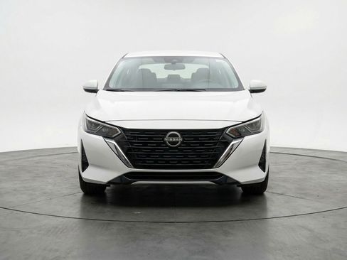 Used 2025 Nissan Sentra SV FWD image 2