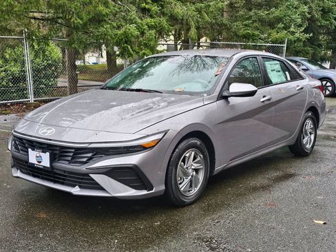New 2026 Hyundai Elantra SE FWD image 3