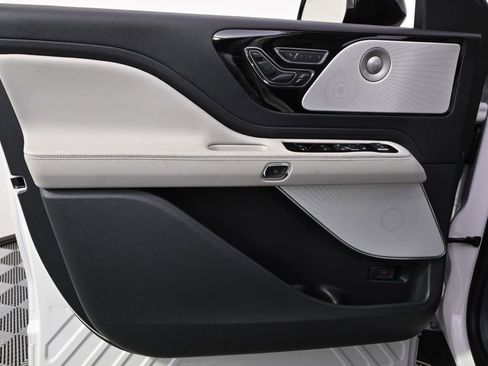 New 2026 Lincoln Aviator Reserve AWD/4WD image 23