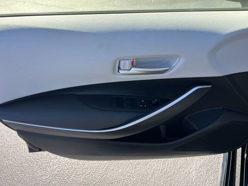 Used 2022 Toyota Corolla SE image 3