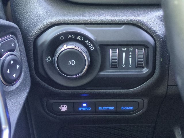 Used 2022 Jeep Wrangler Unlimited Rubicon 4xe w/ Cold Weather Group AWD/4WD image 16